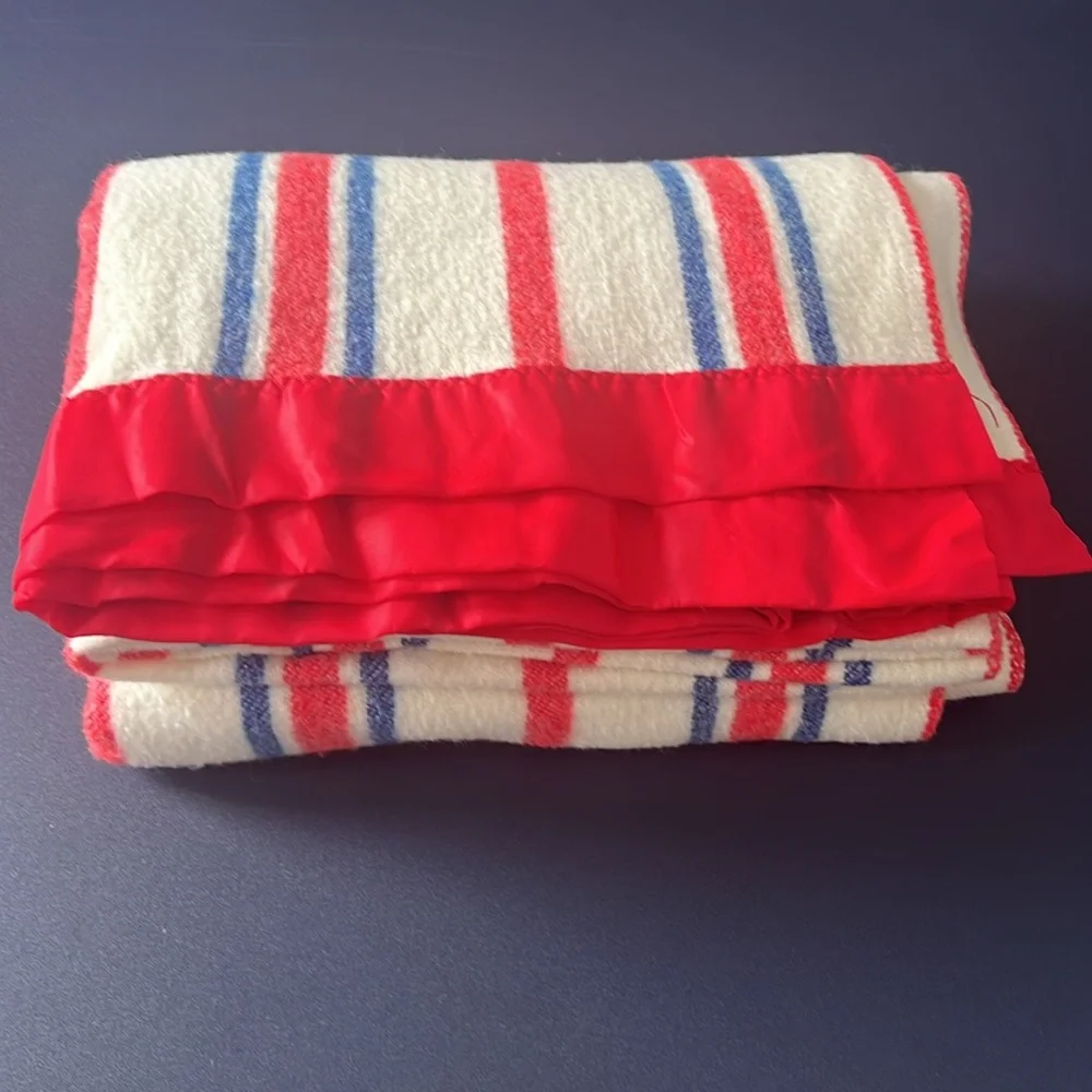 Stevens Utica Vintage Stripped Acrylic‎ Double Satin Trim Blanket 88